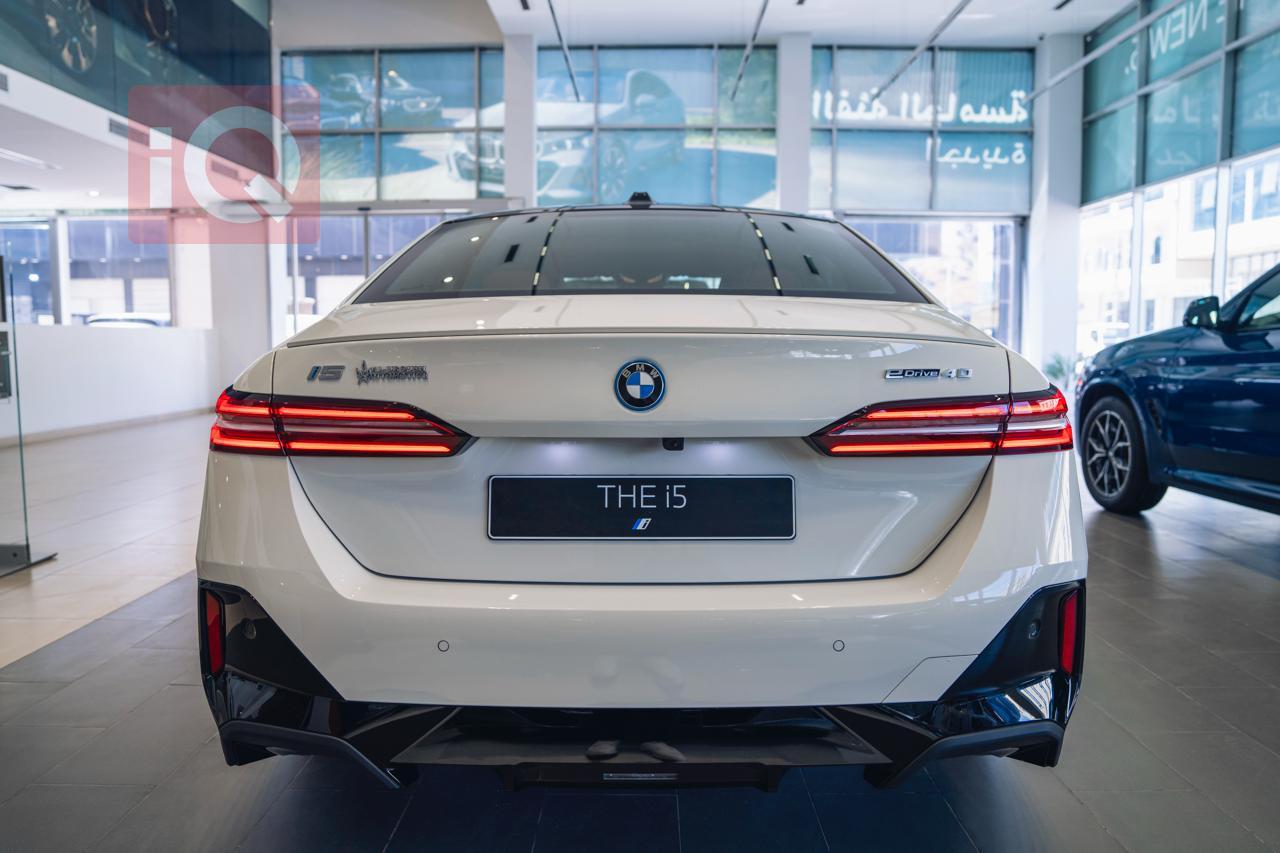 بی ئێم دەبڵیو i5